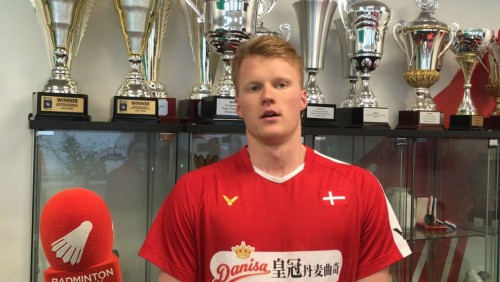 坛增添了一 坛增添了一