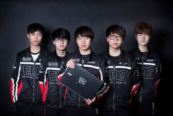 将视角拉长 将视角拉长